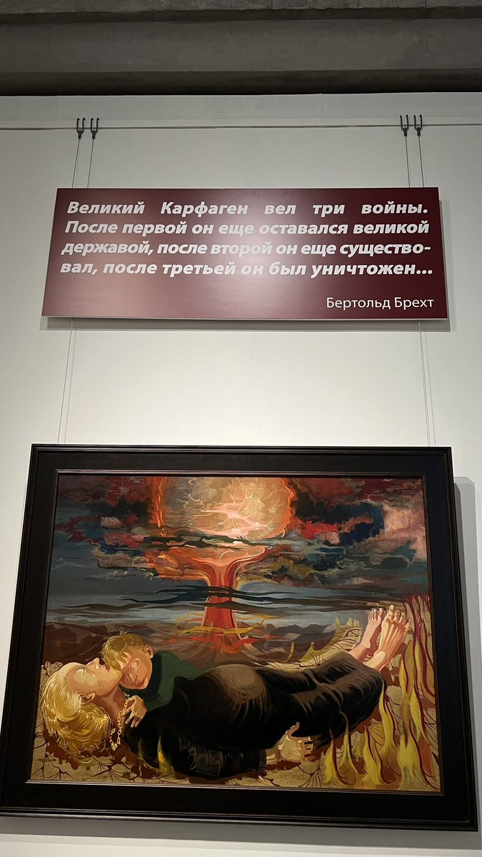 bazdinsky's tweet photo. Обычный день петербурженки: завтракала пышками на Конюшенной, забежала в Эрмитаж, приветствовала очередной забег на набережных, имела урок вокала, обедала шавермой в сквере, написала у нотариуса завещание, делала презентацию по учёбе, ужинала ягодами, вот в зал спортивный ещё иду https://t.co/j4eVDArcR1