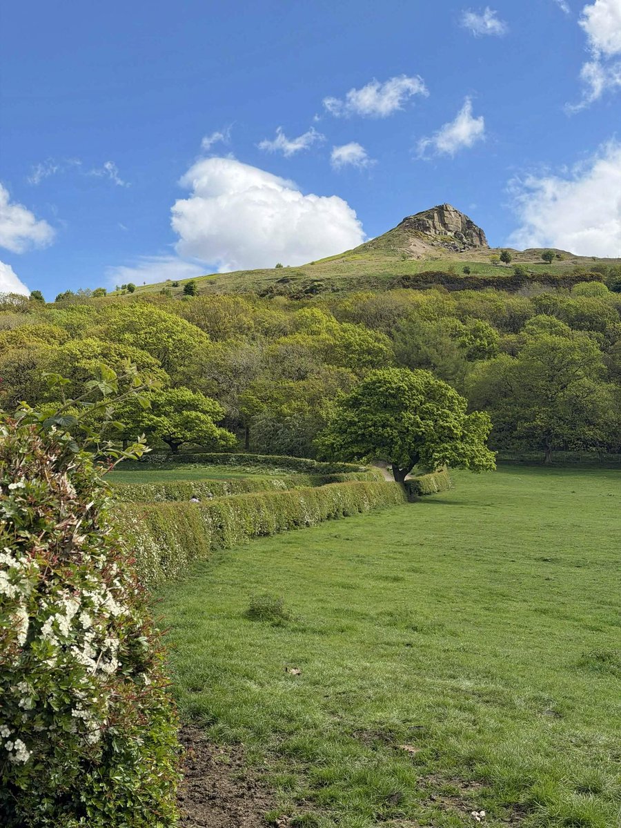 BritainBloom's tweet photo. From the top, in England🥾🏞️ https://t.co/nVrpj3dSp8