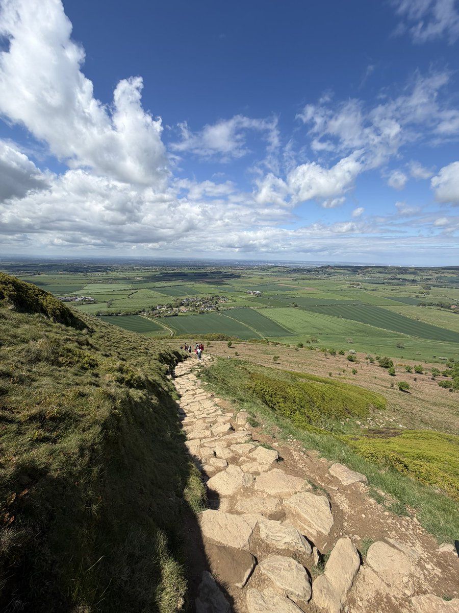 BritainBloom's tweet photo. From the top, in England🥾🏞️ https://t.co/nVrpj3dSp8