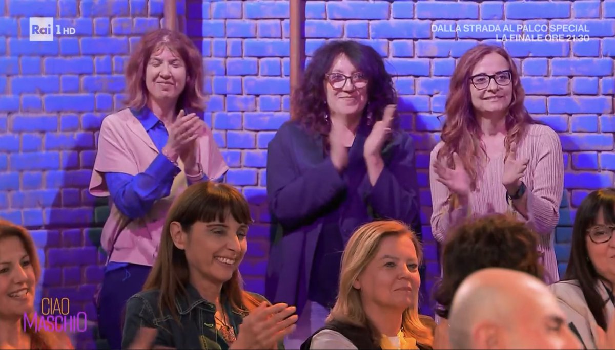 Sag1tt4rius's tweet photo. Un applauso a tutti  #ciaomaschio https://t.co/1pH7mlGRU6