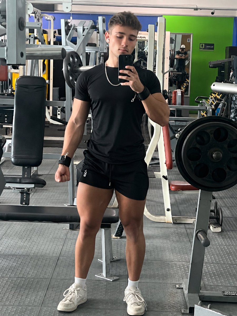 Matteoxx_22's tweet photo. Wanna be my gym bro? 🥵 #fitnessgay #Chudaï https://t.co/yNo97Ws8I4