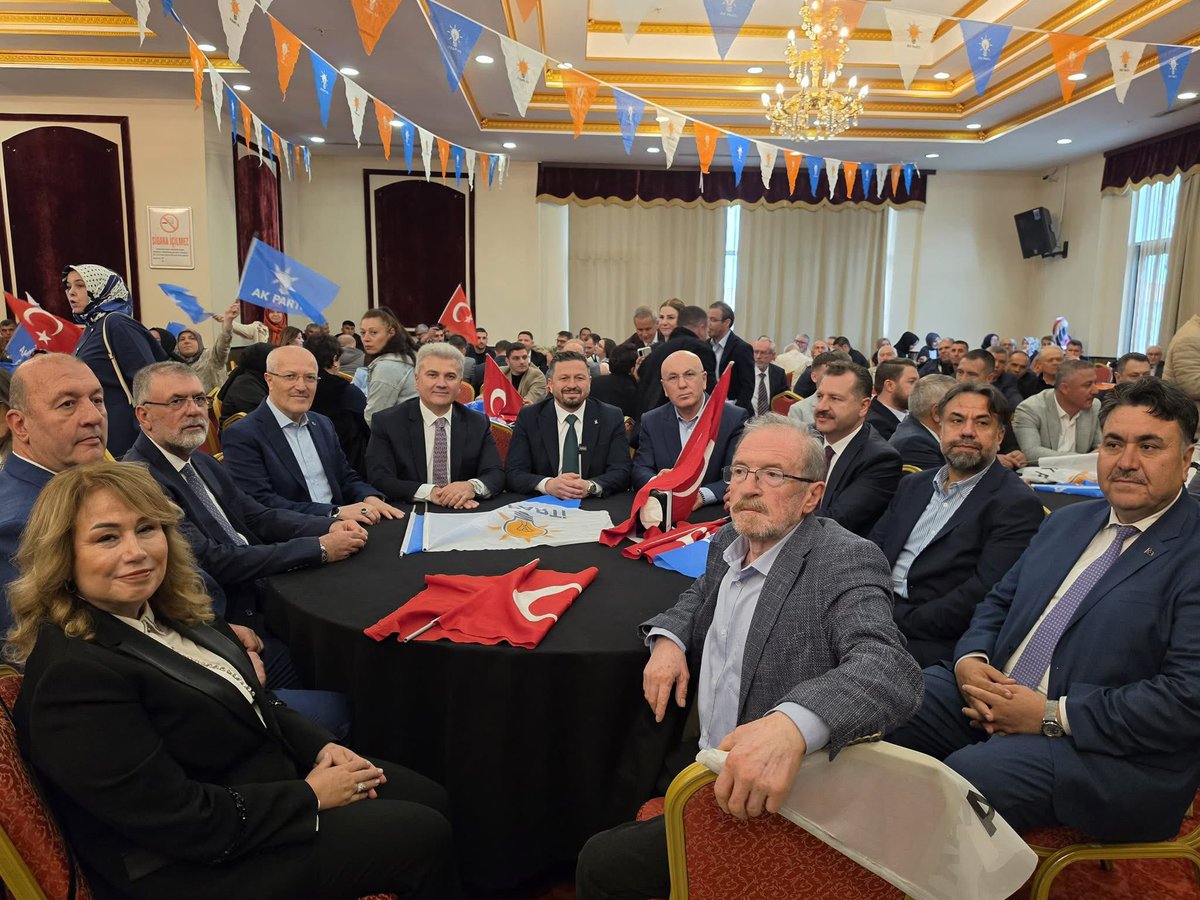 zkafaoglu's tweet photo. AK Parti İl Başkanlığımız tarafından düzenlenen Teşkilat Bayramlaşma Programı’nda dava arkadaşlarımızla bir araya gelmenin mutluluğunu yaşadık.Beraberliğimizin güçlendiği bu güzel buluşmada emeği geçen herkese teşekkür ediyor, bayramın ülkemize hayırlar getirmesini diliyorum. https://t.co/4XmUzPXxuM
