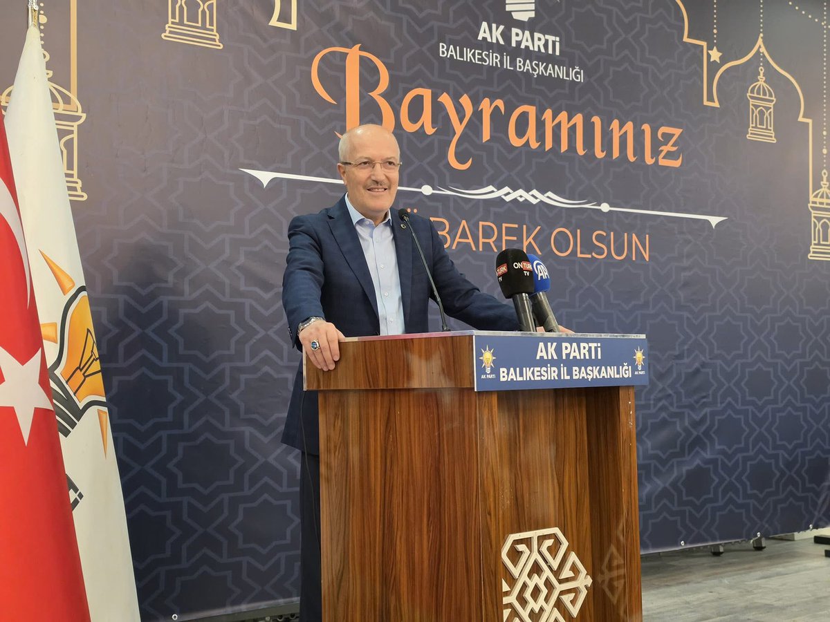 zkafaoglu's tweet photo. AK Parti İl Başkanlığımız tarafından düzenlenen Teşkilat Bayramlaşma Programı’nda dava arkadaşlarımızla bir araya gelmenin mutluluğunu yaşadık.Beraberliğimizin güçlendiği bu güzel buluşmada emeği geçen herkese teşekkür ediyor, bayramın ülkemize hayırlar getirmesini diliyorum. https://t.co/4XmUzPXxuM