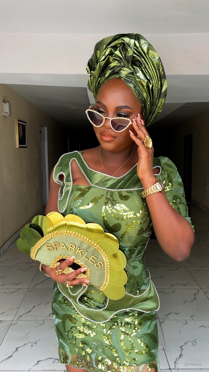 mospakles's tweet photo. Wedding guest 💚 https://t.co/xUgbuE3Lga