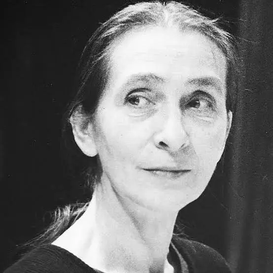 zarandillo's tweet photo. «La vida actual no puede ser bailada de la manera tradicional. Tuve que sacrificar mi propia danza para incluir en el movimiento los problemas de nuestro mundo».

Pina Bausch. https://t.co/ipHEG7lXLU