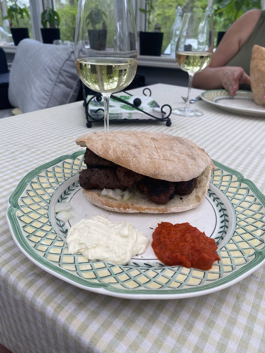 MB_Bank_'s tweet photo. Älska cevapi, hata aik! https://t.co/frzpjlEPKl