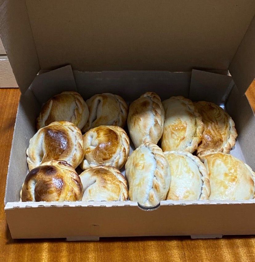 amiconican7's tweet photo. Ahora que estamos en fin de semana patrio y que se viene el mundial y un montón de excusas para comer mucho, mi vieja hace las mejores picadas y empanadas de La Plata y alrededores.

@latablitalp en ig o le escriben directamente al 2213148738 no se van a arrepentir les juro. https://t.co/g8AyWIMTln