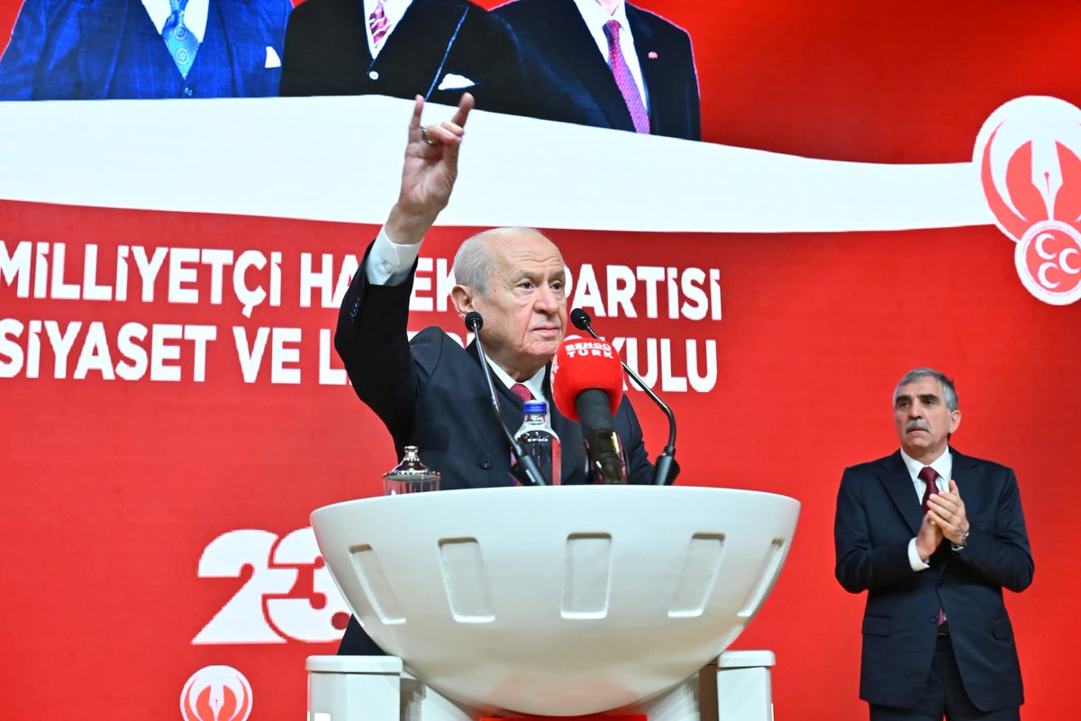 oglu_tamara's tweet photo. Genel Başkanımız Sayın Devlet BAHÇELİ’nin katılımları ile Siyaset ve Liderlik Okulu'nun 23. Dönem Sertifika Töreni gerçekleşti.

23 Mayıs 2026 https://t.co/vdowIL378x