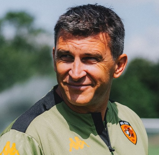 futbolarena's tweet photo. TARİHİ BAŞARI! HULL CITY! 

💥 Sezon başı transfer yasağı geldi. 
💥 Otoriteler şans tanımadı. 
💥 Sezonu uzun süre play-off hattında götürdü. 
💥 Play-off'ta 3 maçta gol bile yemedi. 
💥 10 yıl sonra Premier Lig'e yükseldi. 
💥 Kasaya 300 milyon euro para girecek. 
💥 Acun Ilıcalı ve Jakirovic bir rüyayı gerçekleştirdi.