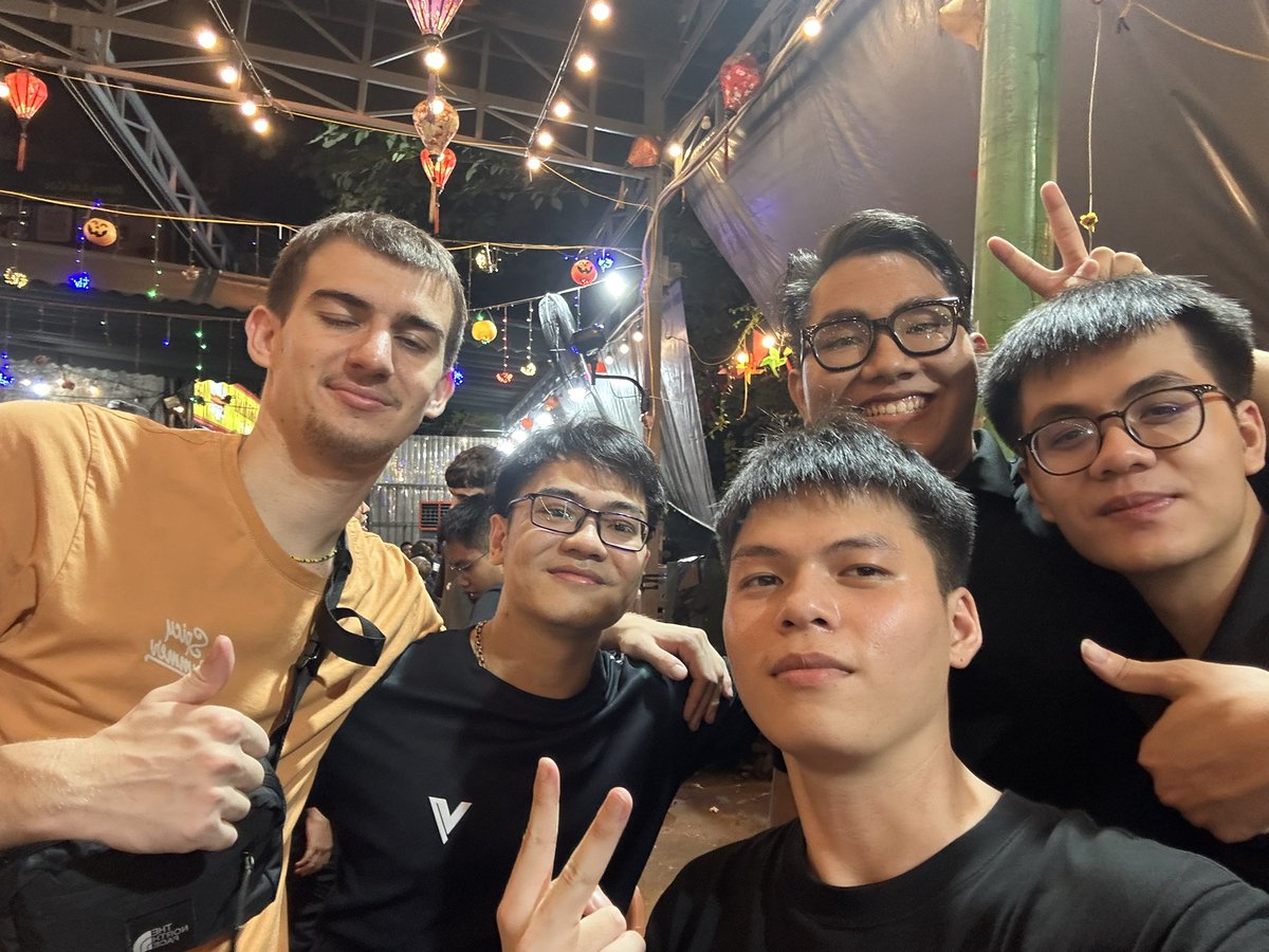 AndrewIXII's tweet photo. Thực dân pháp mạnh quá https://t.co/3S8b9FTV9y
