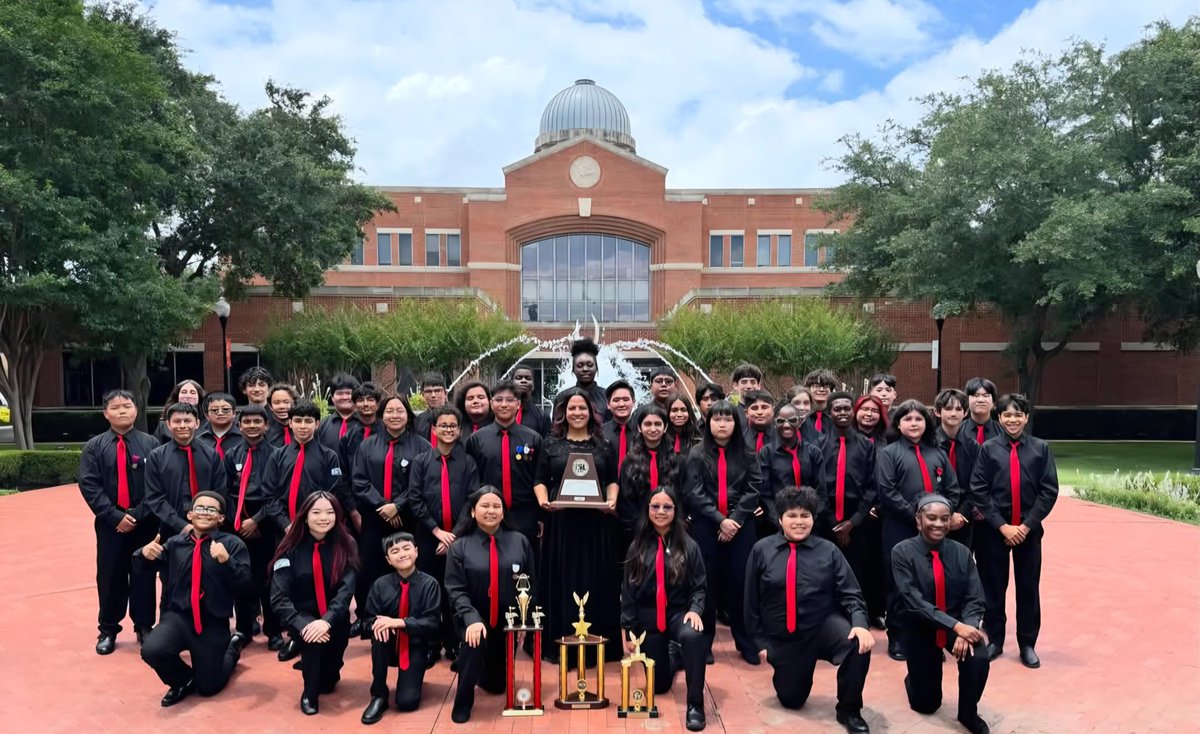 SLMSTitans's tweet photo. SLMS's Band program is simply outstanding! Our award-winning Honors Band! Sweepstakes at UIL Concert &amp; Sight-Reading, First Division at Falcon Fest, First Division at the Gold Wing Invitational and Best in Class (1st place)!  Well done Payne, Salas, &amp; Robillard @FortBendISD https://t.co/8SfwJR2FE3