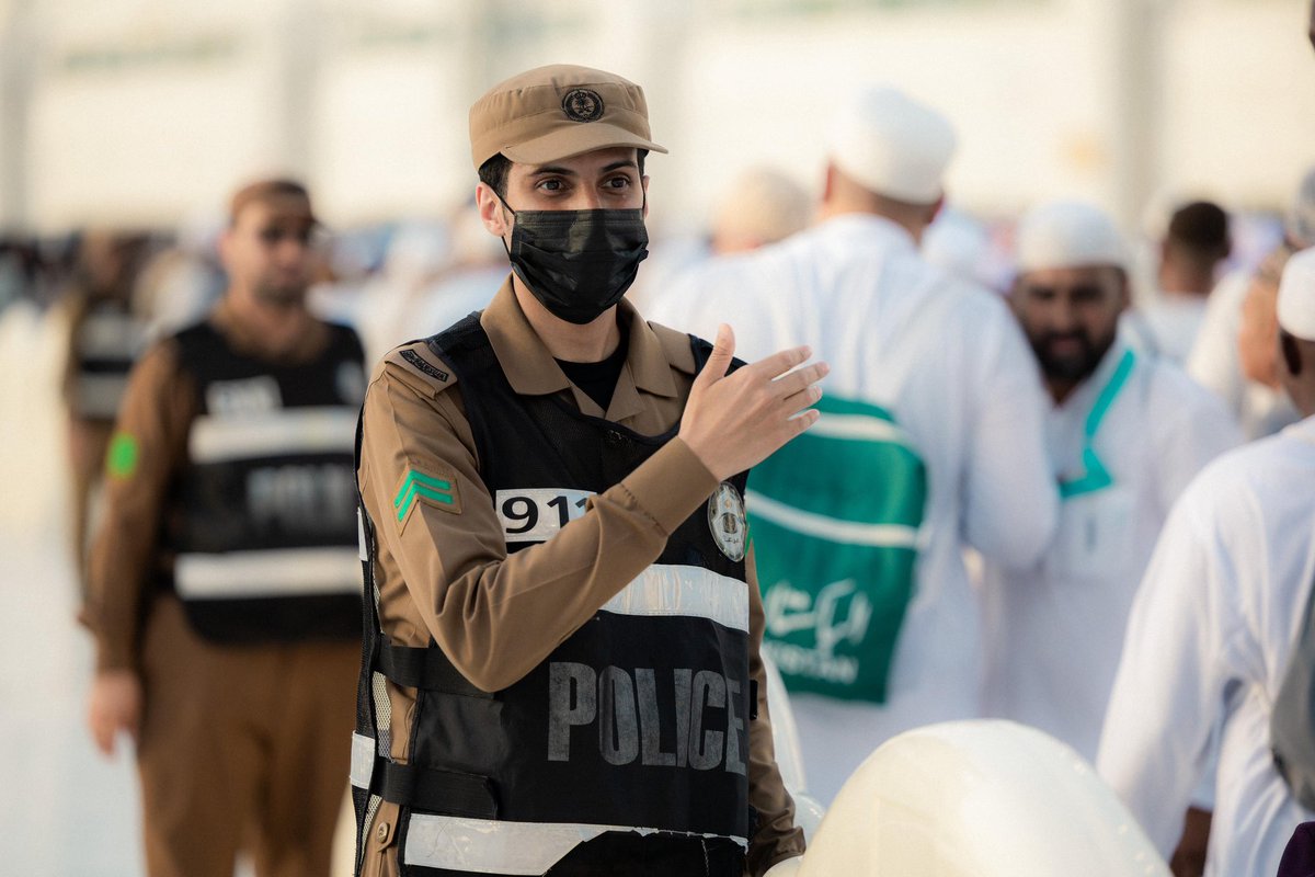 alweeamnews's tweet photo. خدمة ضيوف الرحمن مسؤولية عظيمة، والميدان يشهد يوميًا قصصًا من التفاني والإخلاص في إدارة الحشود وتنظيم الحركة.

#حياكم_الله
#أخبار_الوئام https://t.co/1CHL846OPJ