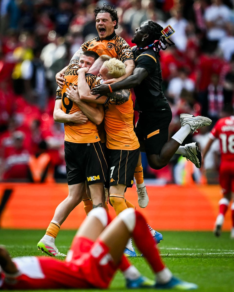 brfootball's tweet photo. Hull score in stoppage time to beat Middlesbrough 1-0 in the Championship playoff final 😱

They return to the Premier League after a nine year absence. https://t.co/bMd0QxOzml