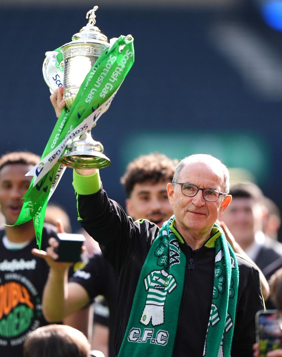 gigicullen0502's tweet photo. 2 pictures. 
A quarter of a century apart.

Extraordinary 🏆🍀💚 https://t.co/tQ1q20P6os