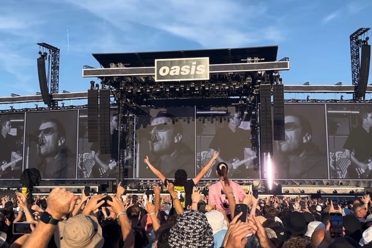 Oasis Mania tweet media