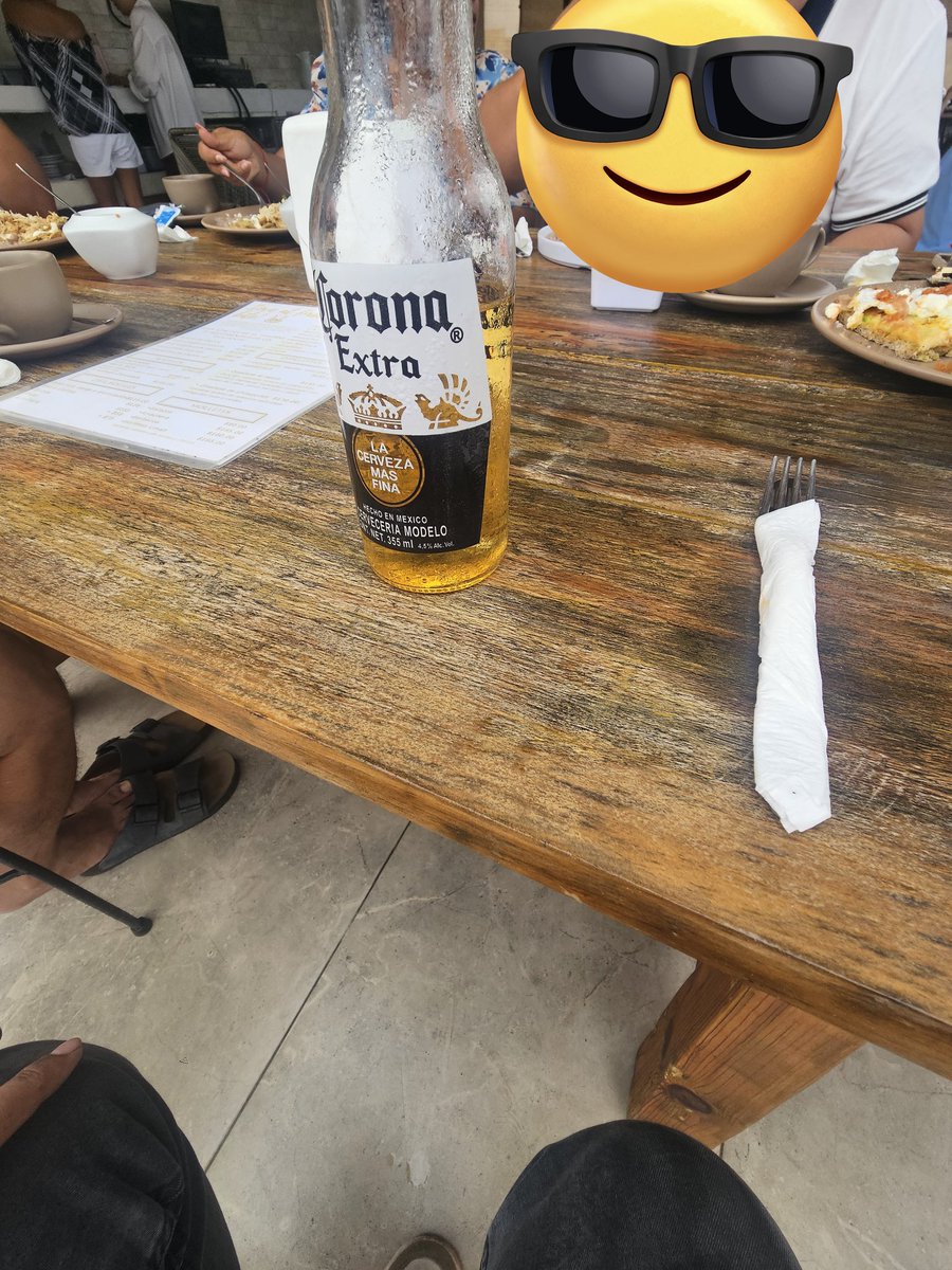 JARVAZ08's tweet photo. NO POR QUE ME VEA RARO OIGA VOY A DEJAR MI CERVEZA 🤙🤙
#DESAYUNODECAMPEON
#SACASACA
#YAKLIN
#MZO https://t.co/kVaEzCekEY