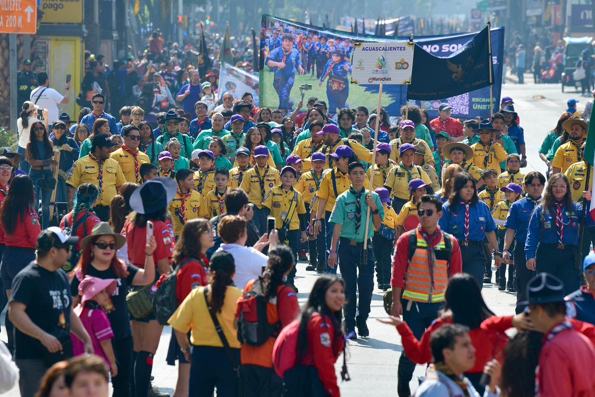 heraldodemexico's tweet photo. "¡Siempre listos!"  👦🏻📚🔎

Así se vive el Desfile Scout Nacional en #CDMX, una movilización conmemorativa organizada por la Asociación de Scouts de México para celebrar los 100 años del escultismo en el país.

El evento reúne a contingentes scouts provenientes de distintos estados de la República Mexicana sobre Avenida Juárez y Paseo de la Reforma.

📸 Guillermo O’Gam