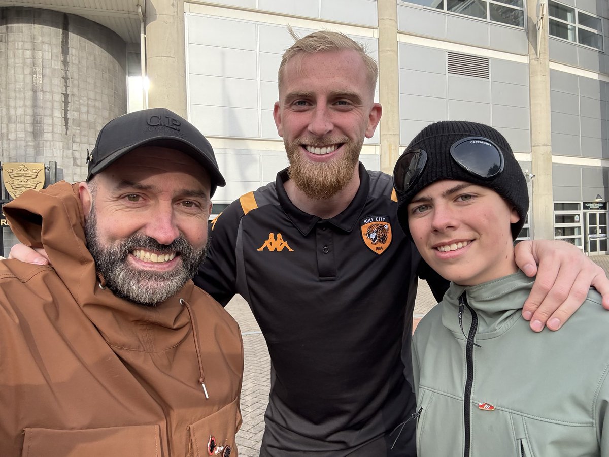 wardyblade1975's tweet photo. The right result ❤️
Huge congratulations to @oli_mcburnie 
So happy for you ❤️ https://t.co/SgOgRNWMeT