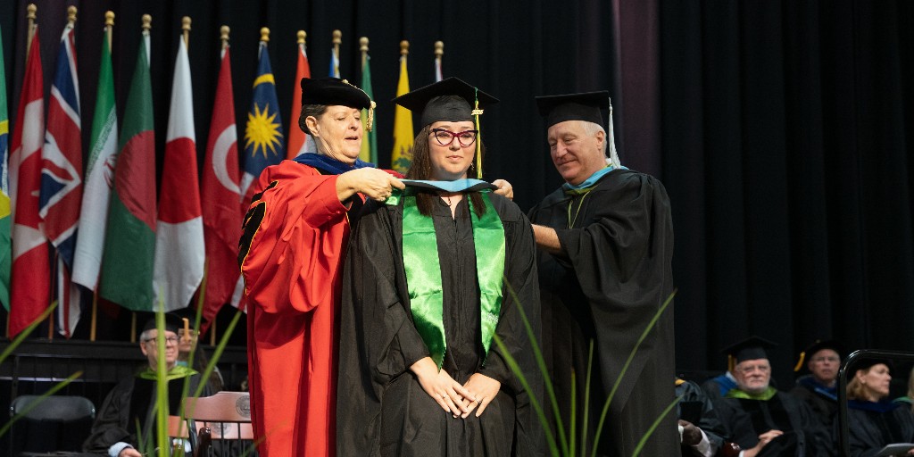 McDanielCollege's tweet photo. Graduate Commencement #McDaniel26: 332 master’s degrees awarded this morning. The recipients hailed from 25 states, plus Washington, D.C., and 26 countries. Check out additional photos on the McDaniel College Facebook page: https://t.co/vzSBqEfj5J https://t.co/0y5pU30YDo