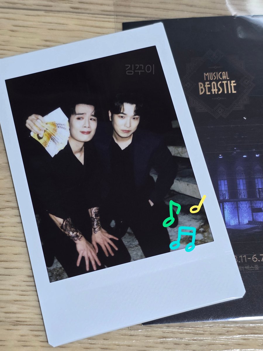 GGuii0506's tweet photo. #저_폴라는_뭘까_화려한_네온사인
#오_아름다운_폴라여
#마담은_폴라를_알아

잘 들어 재현이 형!!!!  인생에는 말이야💸 https://t.co/VK8XYhWHzA