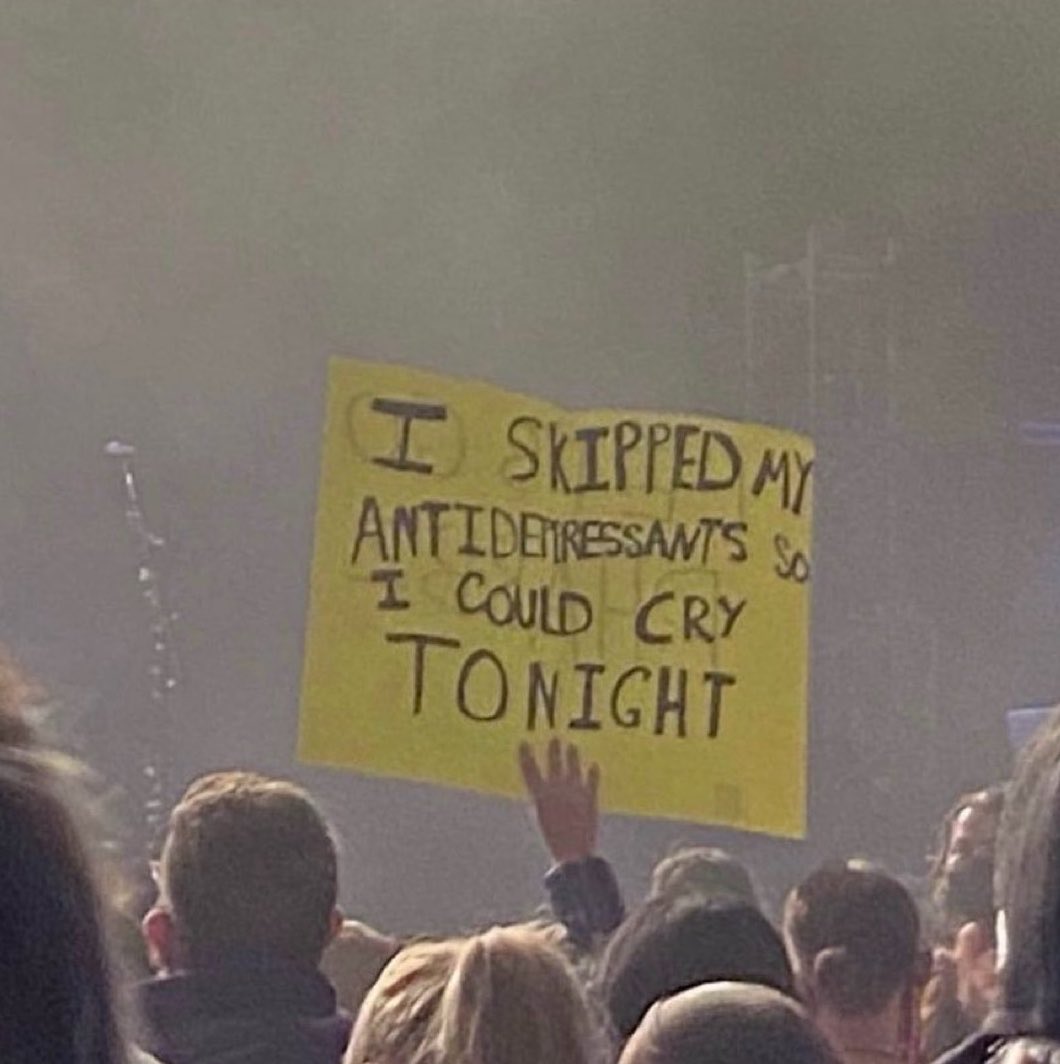 nik_butunhinged's tweet photo. Me while I watch the live tonight knowing it’s going to upset me more https://t.co/ks9uSTiQTd