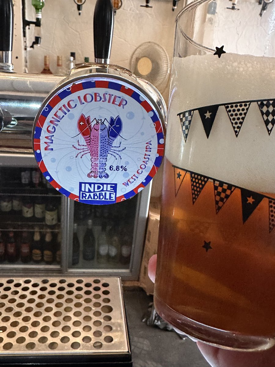 BeerPrimeUK's tweet photo. A fleeting, but very enriching, visit to Maidenhead CBF run by @ahoppyplace. Tried to stay Westie as much as I could. Beers from @SierraNevada @IndieRabble @tapsocialbrew @ElusiveBrew to get things going. 
1/3 https://t.co/JTmJLnZvHa