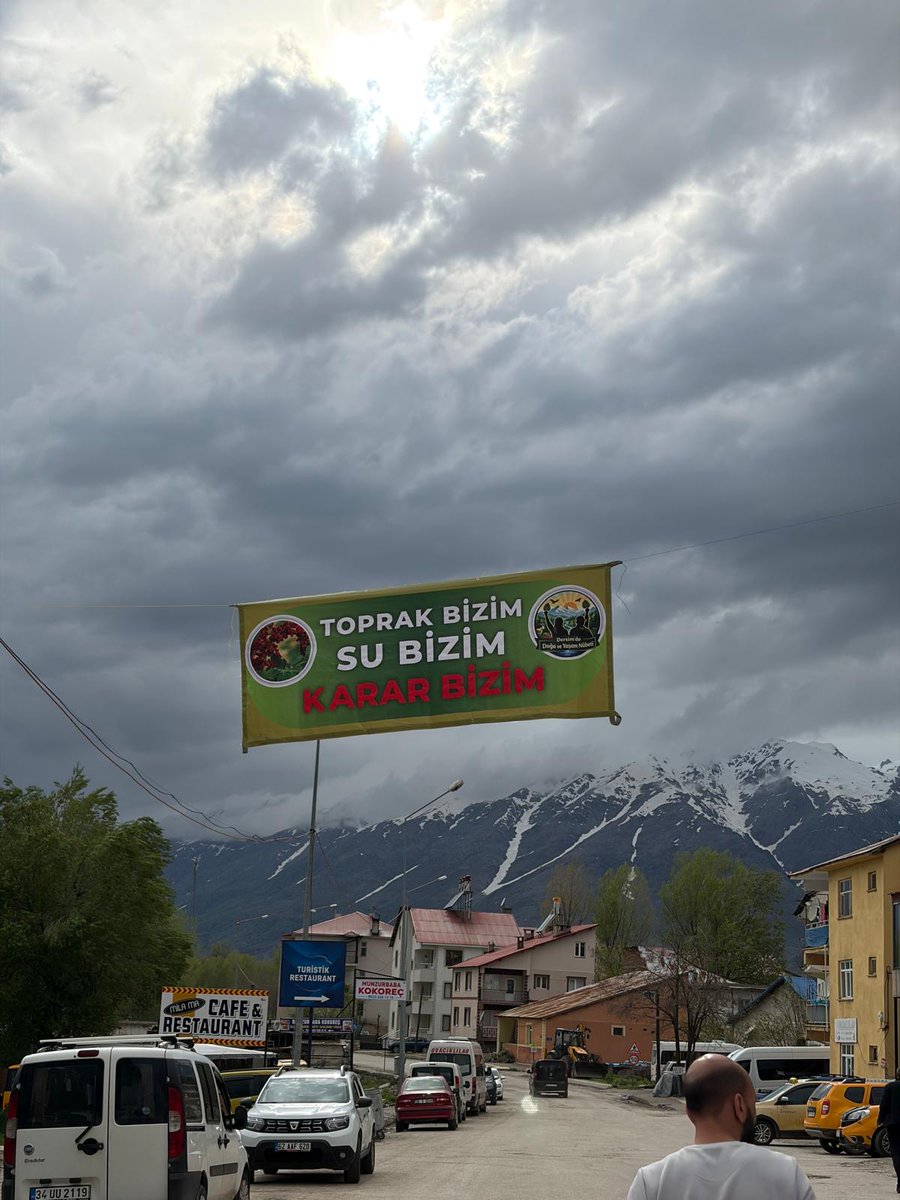 dersim_gazetesi's tweet photo. Dersimliler; 24 Mayıs 2026 tarihinde saat 13.00’te Xawaçur Vadi Girişi’nde başlayacak çadır nöbeti için Dersim'in dört bir yanını pankartla donattı https://t.co/tEQrxUfvzY