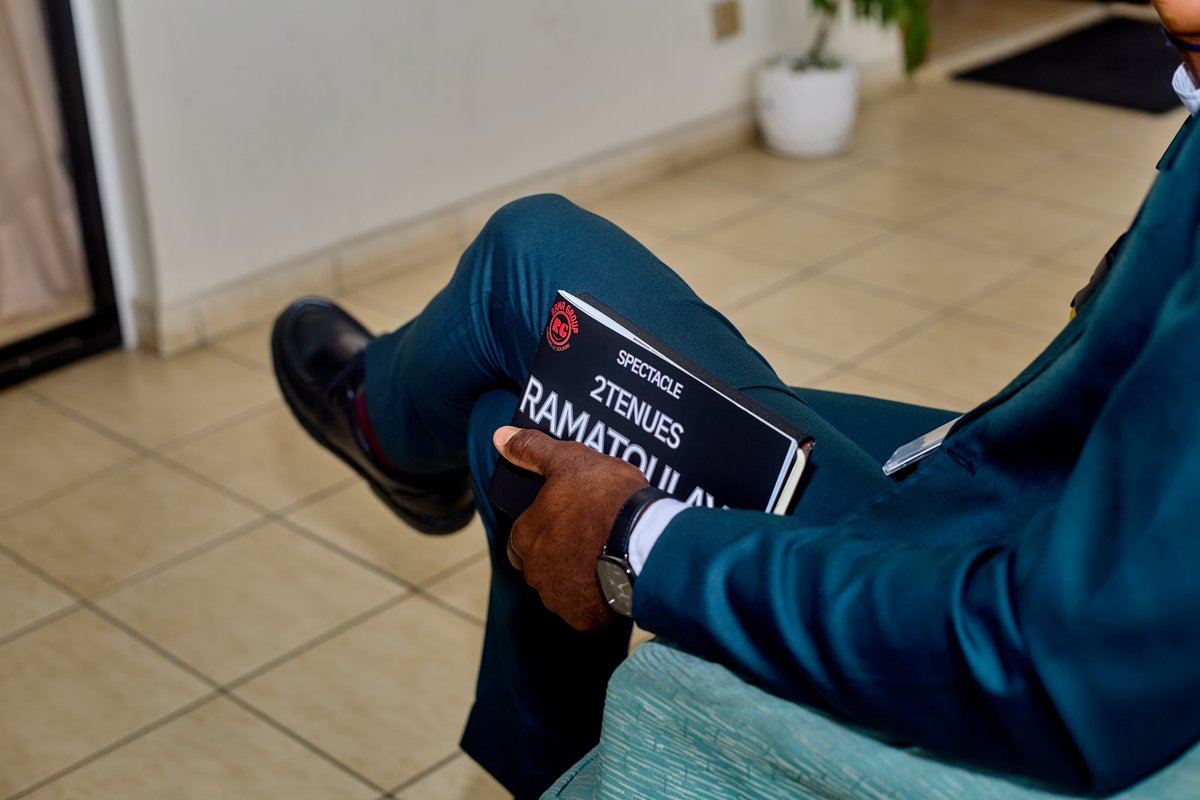 AdouVianney's tweet photo. En prélude au spectacle de l’humoriste Ramatoulaye Dj prévu le 19 septembre prochain, nous avons eu l’honneur d’être reçus, le jeudi 21 mai, à la résidence de Madame Raymonde Goudou Coffie. https://t.co/V2baZmBgsN