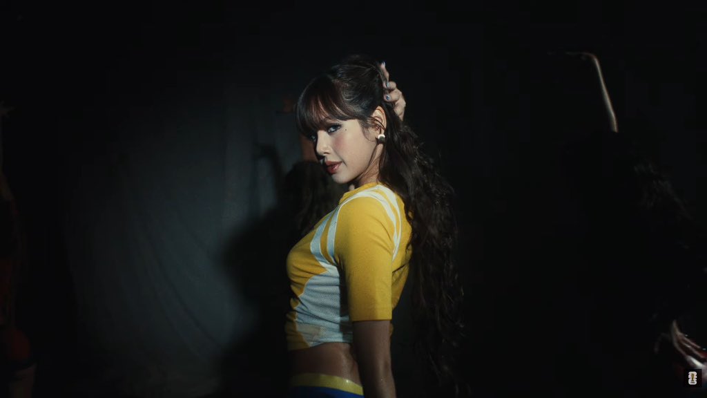 Blackcatupdate's tweet photo. LISA, Anitta, Rema รวมพลังคอลแลปต์ใน “Goals” เพลงประจำ FIFA World Cup 2026  สะท้อนพลังไร้พรมแดนของการแข่งขันฟุตบอลโลก ที่นำวงการดนตรีและกีฬามาบรรจบกัน

#LISA #Anitta #Reme #Goals #FIFAWorldCup2026 

อ่านต่อที่ https://t.co/od4A0Ikmqo https://t.co/SRfVTXyBxP