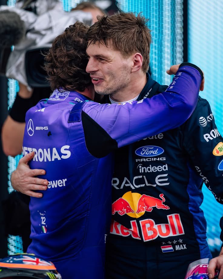 cantverstopim's tweet photo. Live confirmation that Kimi picked Max in the divorce https://t.co/ypZ0RFcyjT