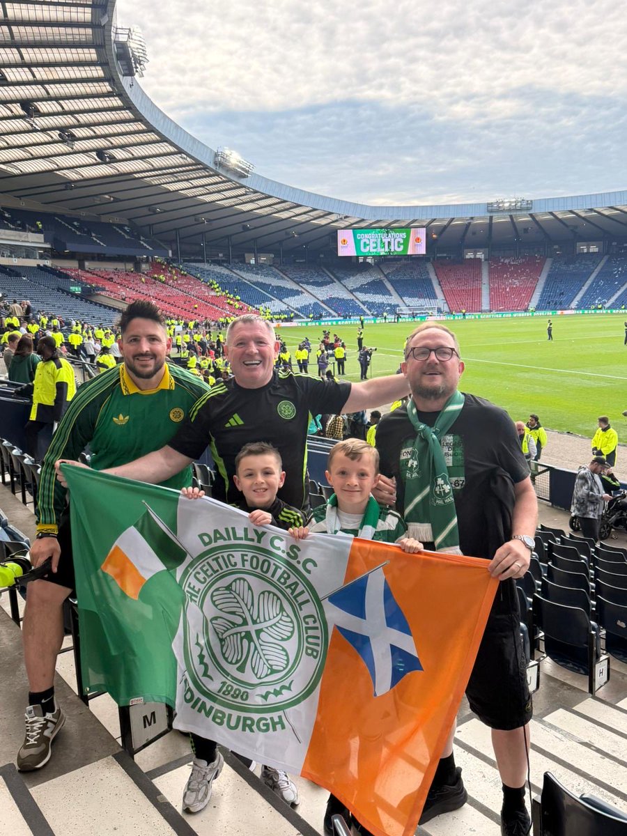leedailly1888's tweet photo. Champions again!!!! 🍀🍀🍀🍀 https://t.co/VOH8nTfmQn