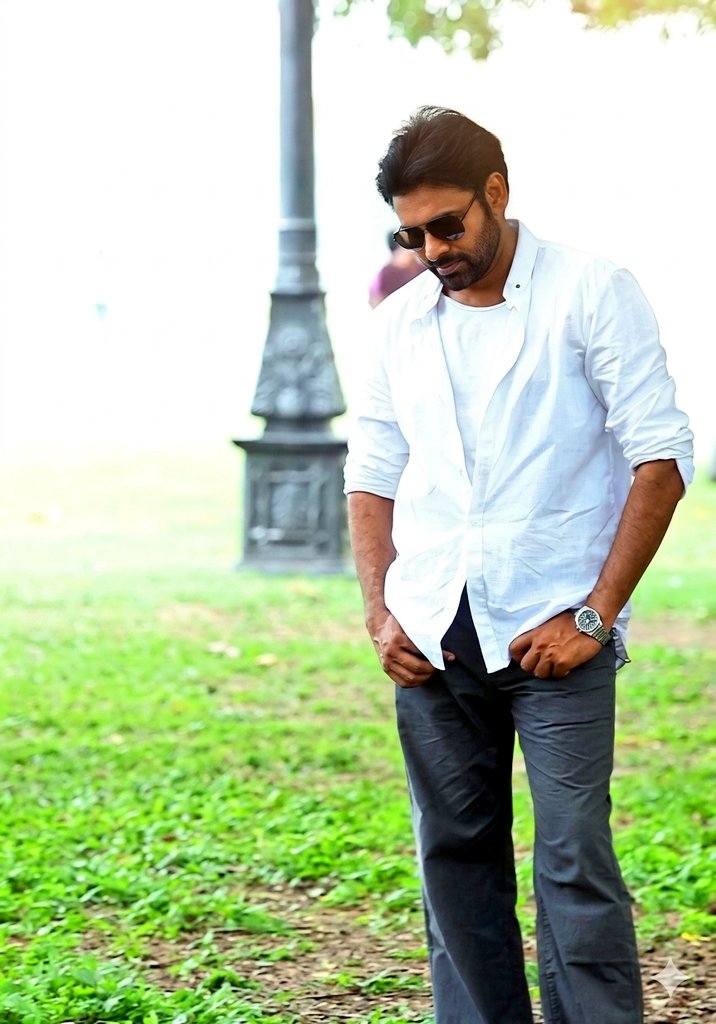 KalyanFanatics's tweet photo. 1st Half🔥.....Kosam aina Chudachu👍
#Panja4k https://t.co/jhOjdZKjTm