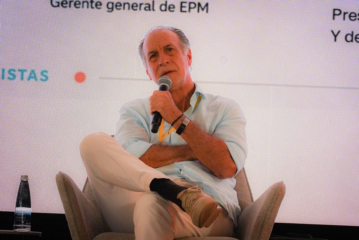 Acolgen's tweet photo. Nuestra presidente, Natalia Gutiérrez Jaramillo (@NGutierrezJ), participó junto a Camilo Marulanda, presidente de @Isagen, y John Maya, gerente general de @EPMestamosahi, en el panel “¿Cuál es la apuesta energética que necesita Colombia?”, realizado en el marco del #FestivalDelPensamiento de Prisa Media desde Santa Fe de Antioquia.
