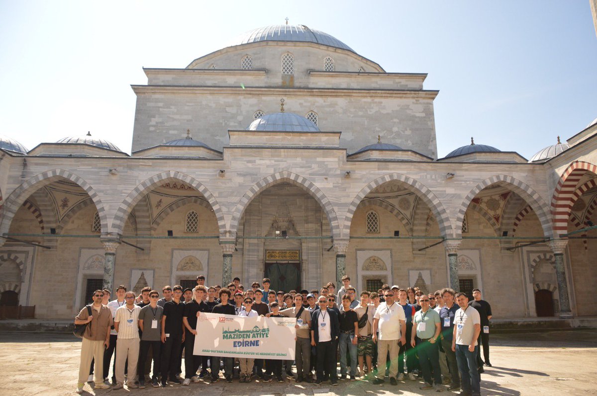mebmazidenatiye's tweet photo. 📍Maziden Atiye Edirne

Bu haftaki programımızı 9 farklı ilden katılım sağlayan toplam 66 öğrencimizle başarıyla tamamladık.

Farklı illerden gelen gençlerimizle geçmişten geleceğe uzanan bu yolculukta; kültürümüzü, değerlerimizi ve kardeşlik bağlarımızı daha da güçlendirdik.

Katılım sağlayan tüm öğrencilerimize teşekkür eder, bu güzel hatıraların daim olmasını dileriz. 

@tcbestepe 
@tcmeb 
@hasandogan 
@Yusuf__Tekin 
@CihadDemirli 
@bilalmacit 
@CelileErenOKTEN 
@farukyelkenci