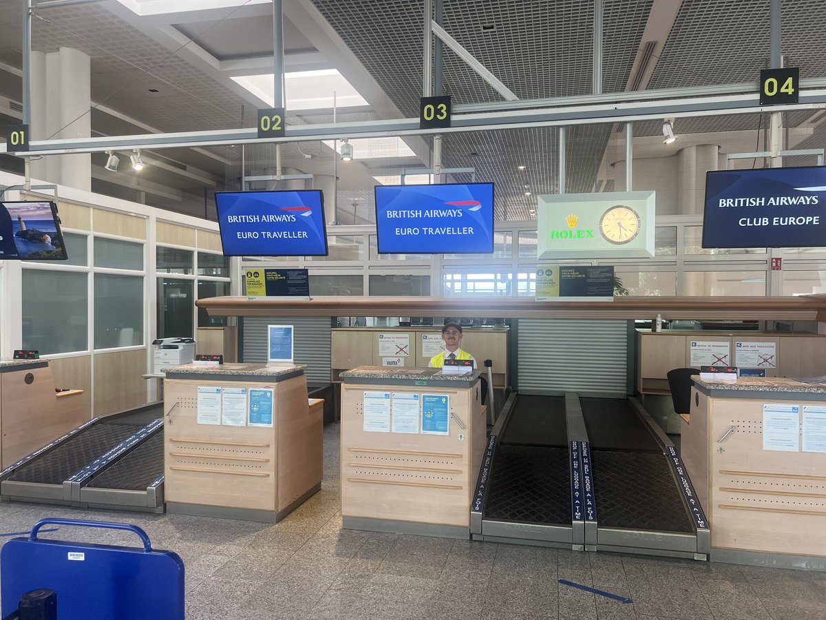 Image for the Tweet beginning: L'Aéroport International Toulon Hyères accueille
