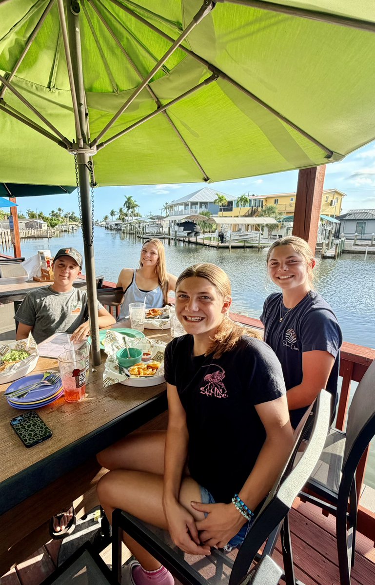 loulouhackett's tweet photo. Had a great weekday trip to Pine Island. It was great to spend time on the water with family and friends. https://t.co/9NFHXIukFL