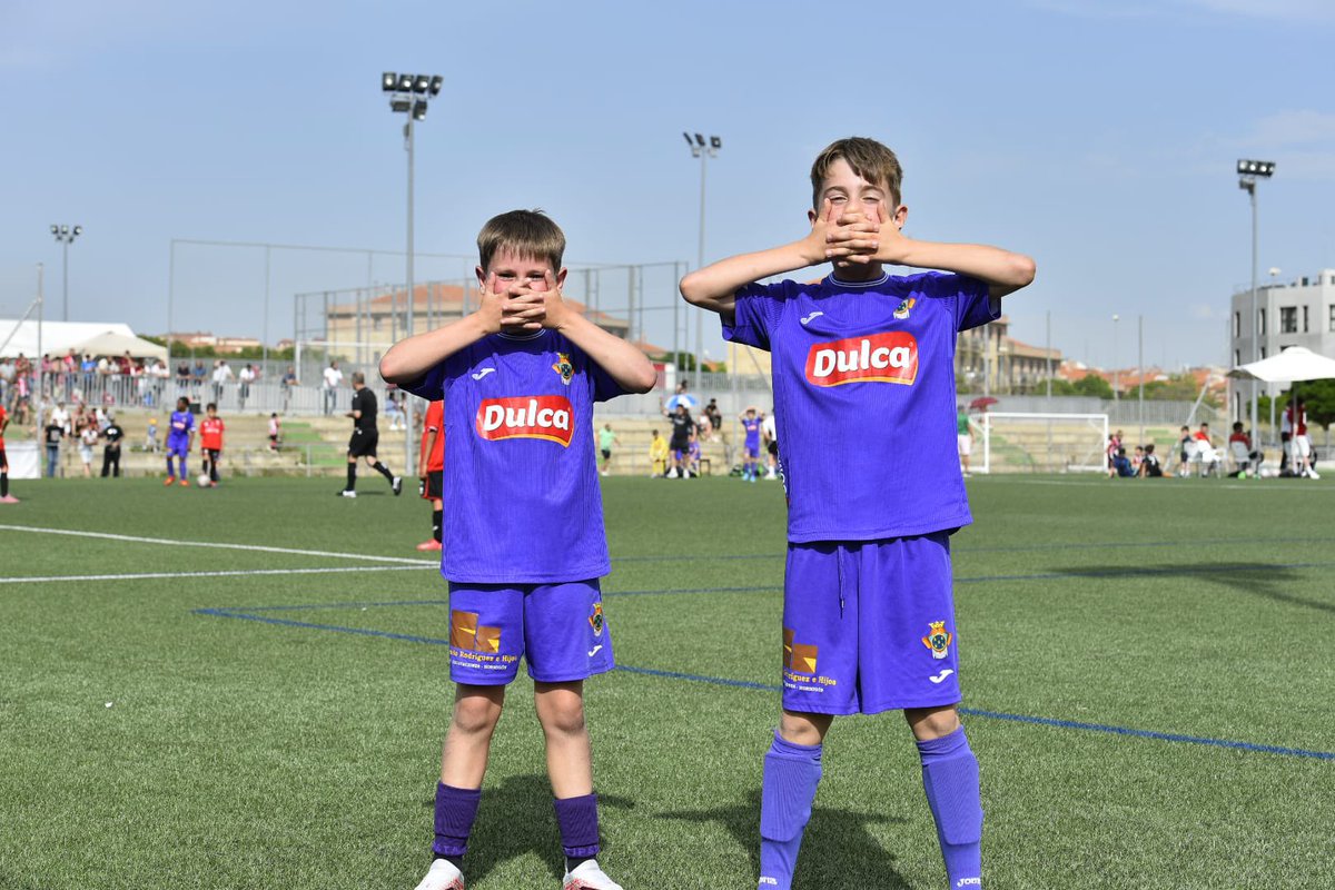 CDPearanda's tweet photo. 𝗙𝗜𝗡𝗔𝗟 | Benjamín B 3-0 Villares de la Reina 💜⚽️

🔥 Los nuestros consiguen el pase a la gran final tras un partidazo en semifinales. 👏

🏆 ¡A por la final! ⚔️💜⚽️ 19:30 pm

#CDPeñaranda #BenjaminB #VamosMorados https://t.co/u3XfWF36gm
