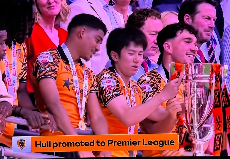 ForeverBristol1's tweet photo. As Hull make it to the Premier League for the 3rd time in the Lansdown era they largely have one of our players to thank for it.
It feels worse that we loaned rather than sold Yu as he'll not be bought by them this summer now will he? https://t.co/Y8znKk4Bmg
