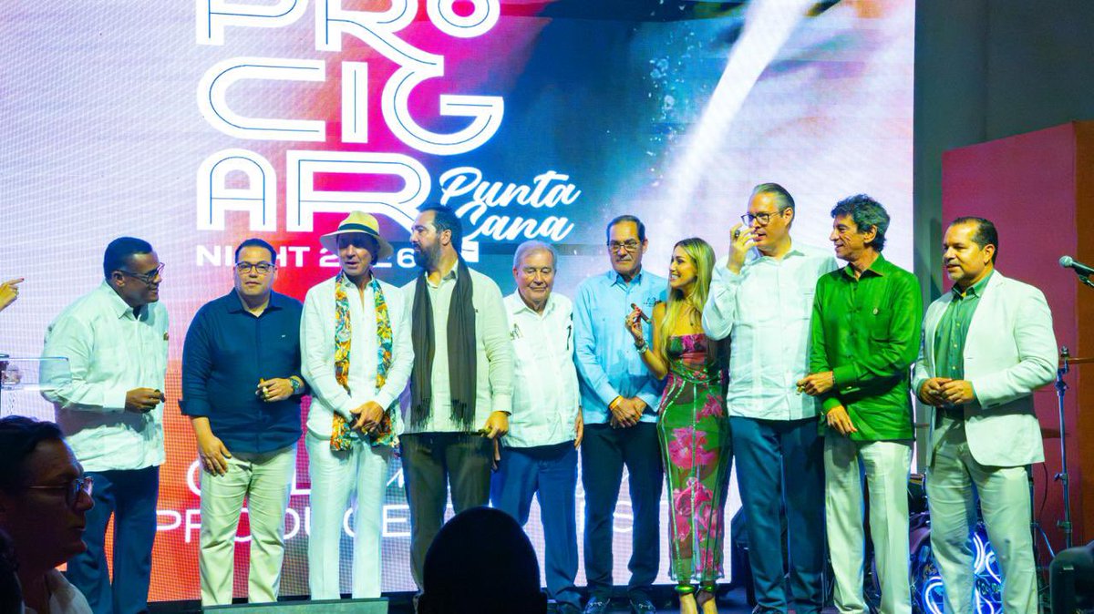 IntabacoGob's tweet photo. La industria tabacalera dominicana volvió a convertirse en protagonista durante la celebración de Procigar Night Punta Cana 2026, una exclusiva velada realizada en Puntacana Resort que reunió a importantes figuras del sector, fabricantes, empresarios y aficionados del cigarro premium. 🇩🇴✨

Nuestro director @ivanhguzman estuvo presente en este importante encuentro organizado por @procigar_rd, donde se destacó la calidad, tradición y liderazgo internacional del tabaco dominicano, en un ambiente diseñado para fortalecer relaciones y continuar proyectando la excelencia de nuestros cigarros premium ante el mundo.

La noche contó con degustaciones especiales, música en vivo, experiencias gastronómicas y la participación de reconocidas marcas de la industria, consolidando este evento como uno de los escenarios más distinguidos para el sector tabacalero nacional.

#INTABACO #Procigar #TabacoDominicano #CigarroDominicano #orgullodominicano