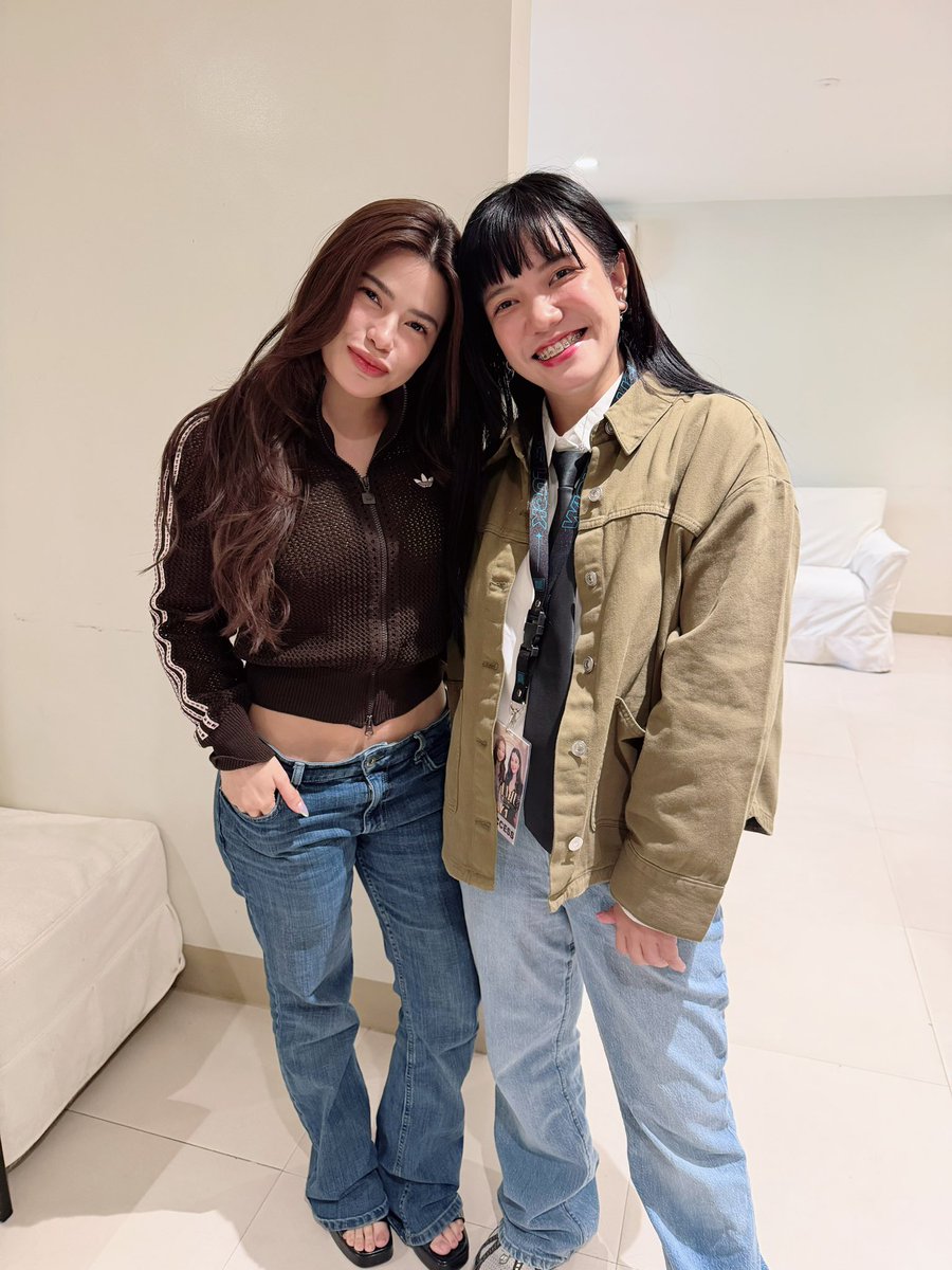 hxxxan_'s tweet photo. to our lovely host, ms. @D_laurel thank you for always making paunlak on my invitation to be our host 🥹🥹 from JimmySea to LenaMiu, thank you for always supporting me and WUL 🥰 https://t.co/H3R0wjRirT