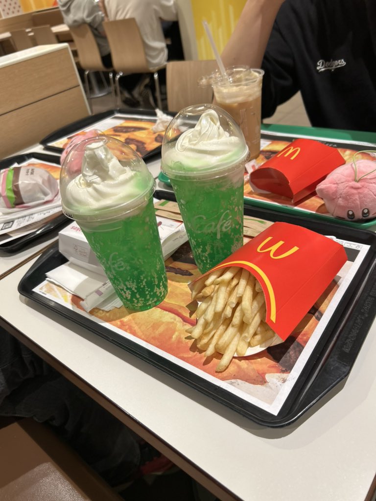 kaito_ac08e's tweet photo. タッチパネル注文ミスった

フロート2個も飲めねえ笑 https://t.co/xtxdb067tu