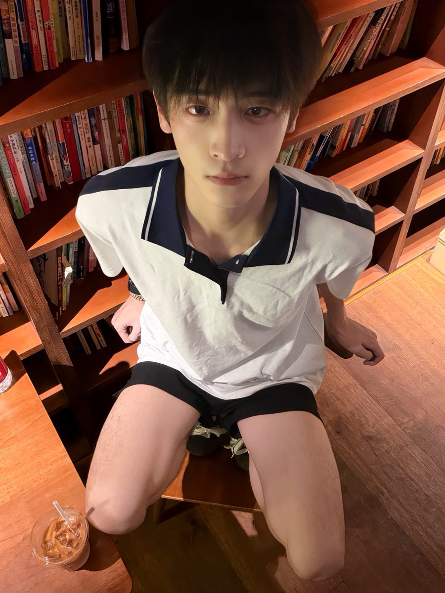 LiuZixiangcvwq's tweet photo. 你呢？会喜欢我嘛 https://t.co/joGc6JlH9n