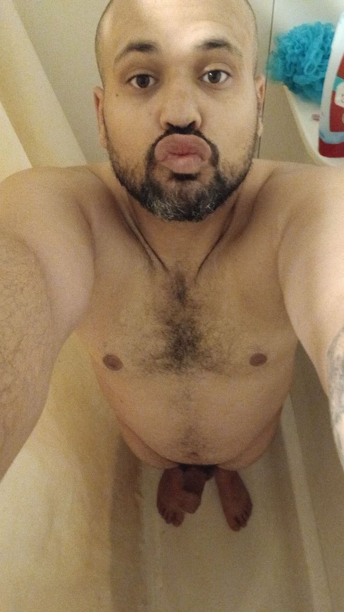 Kim69Ra's tweet photo. This a pathetic and useless white cock less than 3 inches can’t even satisfy a girl only useful for mommy make sure you all laugh this pathetic white cock 🥱😂 https://t.co/QuGUzKTM8l