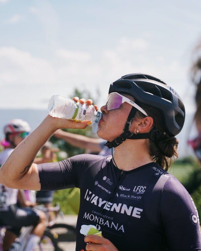 MayenneCycling's tweet photo. Constance Valentin à l'attaque sur la 3e étape de la 🇪🇸 Vuelta a Burgos 💥

Du début à la fin, @constancevln s'est montrée particulièrement offensive ce samedi 👊

#MayenneProCycling #MayenneMonbanaMyPie #VueltaBurgos #VueltaBurgosFem #VueltaBurgosFéminas https://t.co/9xchRU6mR0