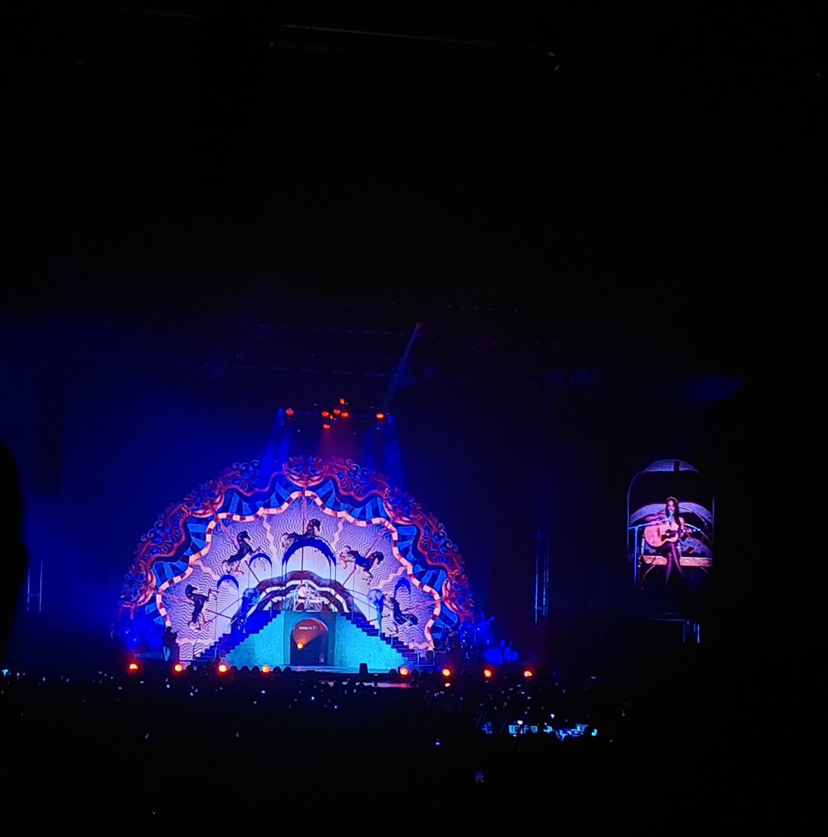notawnca's tweet photo. konser laufey https://t.co/2qfPzDCcxr