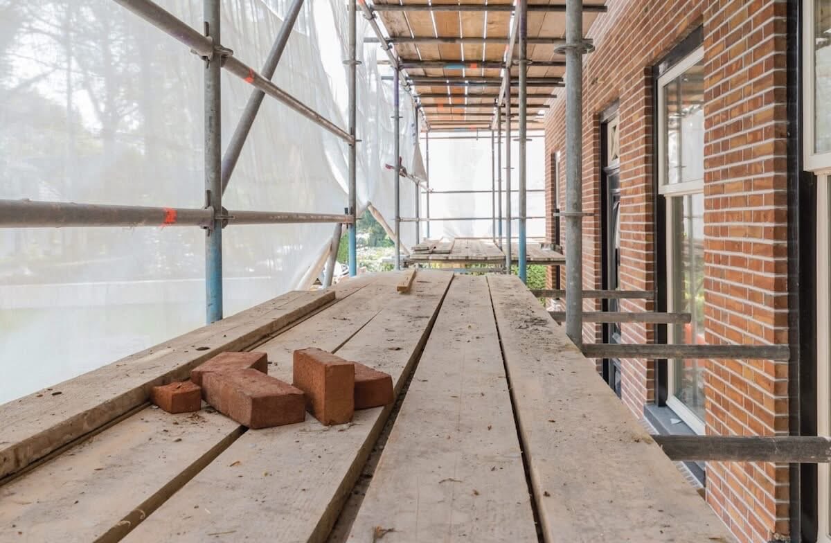 wij_wonen's tweet photo. 𝐌𝐞𝐞𝐫 𝐨𝐨𝐫𝐳𝐚𝐤𝐞𝐧 𝐯𝐨𝐨𝐫 𝐬𝐭𝐞𝐫𝐤𝐞 𝐬𝐭𝐢𝐣𝐠𝐢𝐧𝐠 𝐨𝐧𝐝𝐞𝐫𝐡𝐨𝐮𝐝𝐬𝐤𝐨𝐬𝐭𝐞𝐧.
De explosieve stijging van kosten voor onderhoud heeft meerdere oorzaken zeggen woningcorporaties die daarover bevraagd werden door het Financieele Dagblad. https://t.co/t4IVOfMtTD https://t.co/JAKzNbWKOS