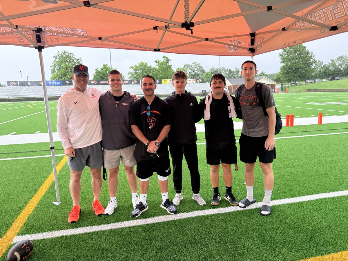seanwynn_1's tweet photo. The weather didn’t cooperate with us today but the campers had great attitudes and gave great effort. We will try again on June 14th. I always love watching my players interact with the campers. Coach Burke I can’t ever thank you enough for your help with the snappers! https://t.co/ON2aGpoK25