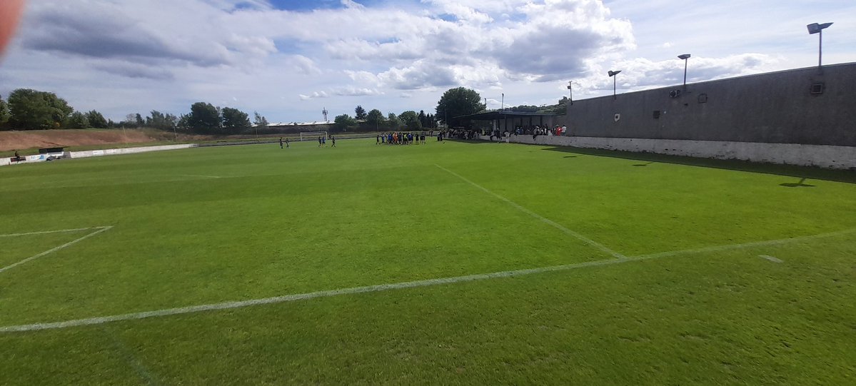 AimerGeorge's tweet photo. More from Invergowrie v Barnhill today.Ding dong with those two fans.1 in yellow top other in utd cap.Good banter. @invergowrieafc @ninesecondmara1 @ChipHoppers @bigdanny185 @FitbaFanatics @EFPhotos_1903 @groundhopp @ToughersHopper https://t.co/vrcfl3cmgX