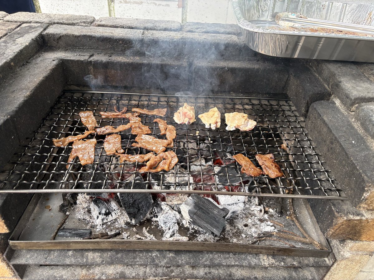 mayumayuminney's tweet photo. BBQにこの魔王持ってきたのだーれ！ワイン５本、日本酒３本、ウイスキー１本、ビールいっぱい、そして魔王…ほぼ売り切れましたが！ https://t.co/cHZDae1mR6