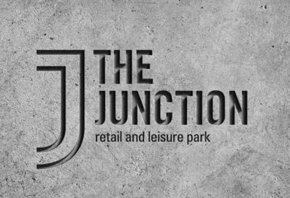 FigJobber's tweet photo. @VJeger @nocontextfooty So when I see Juve I think of shopping centre lol https://t.co/L9lyVVJLtG